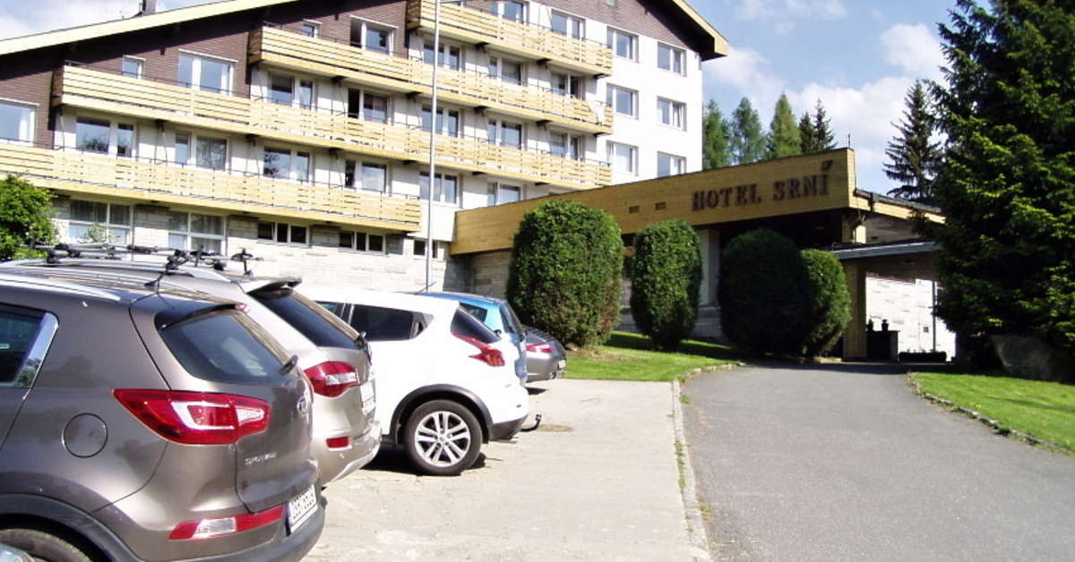 Een foto van de buitenkant van Hotel Srni