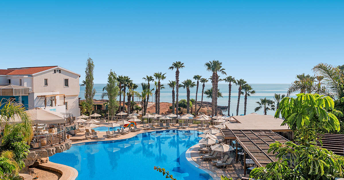 Een foto van het zwembad bij Louis Althea Beach