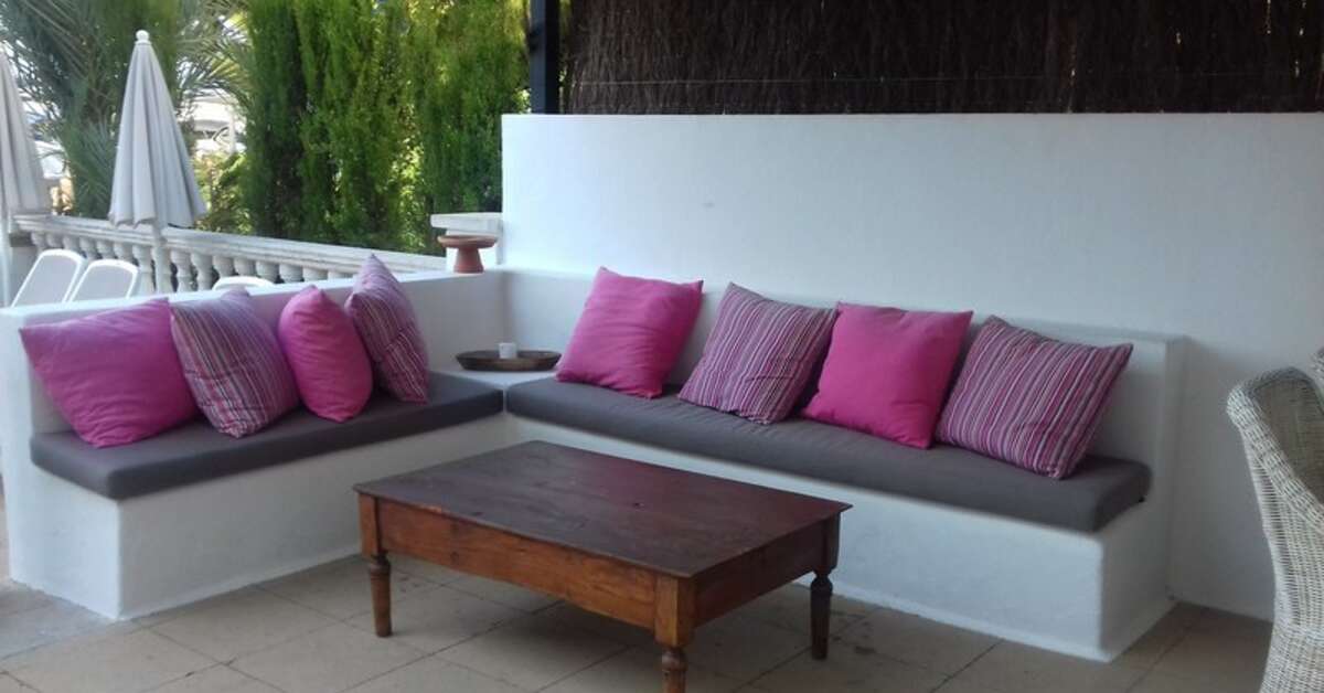Een foto van het terras bij Hotel Tres Torres
