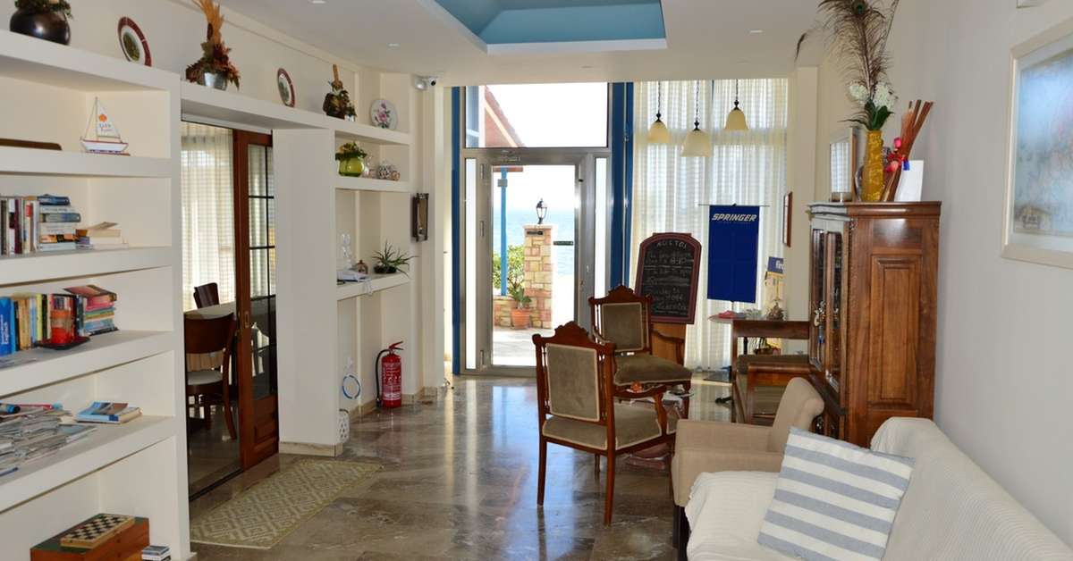 Een foto van het interieur van Kalypso Hotel Poros
