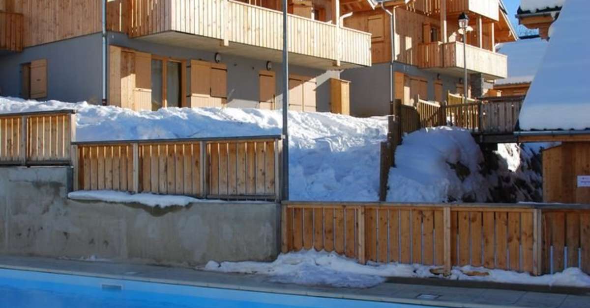 Een foto van het zwembad bij Les Chalets des Ecourt