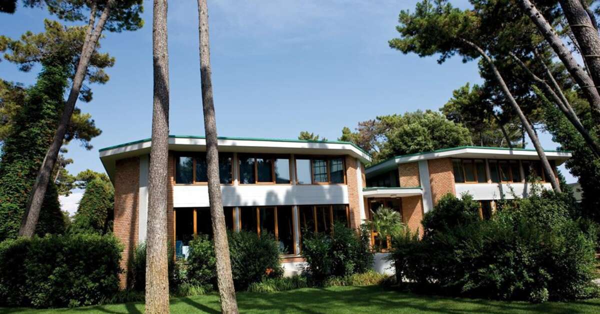 Een foto van de buitenkant van TH Tirrenia Green Park Resort