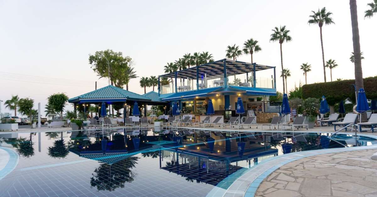 Een foto van het zwembad bij Anonymous Beach Hotel