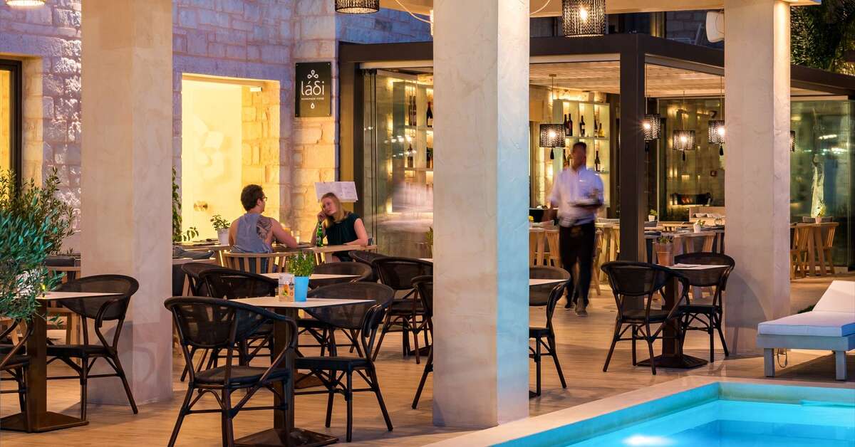Ein Foto vom Pool im Airis Boutique & Suites