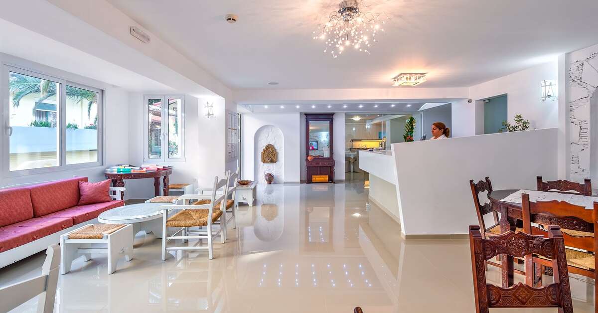 Een foto van het interieur van Happy Days Hotel