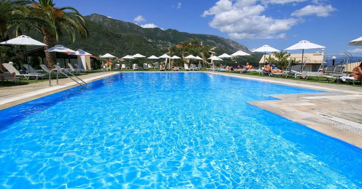 Een foto van het zwembad bij Hotel Yannis Corfu
