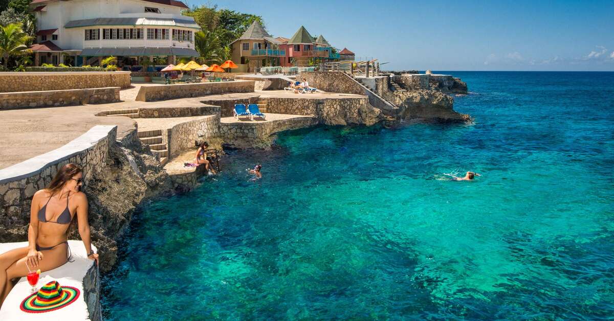 Ein Foto von der Außenansicht des Samsara Cliff Resort