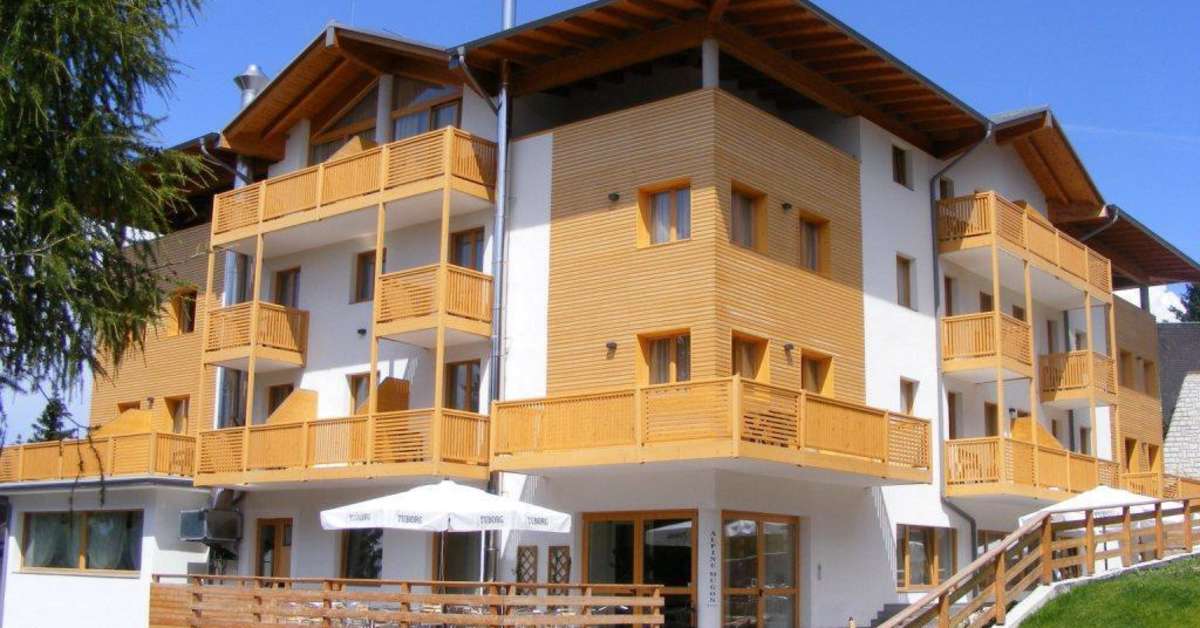Een foto van een overzicht van Hotel Alpine Mugon