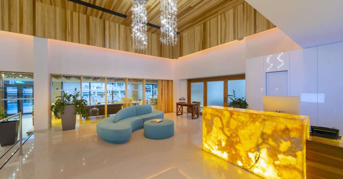 Een foto van het interieur van Anemi Hotel & Suites