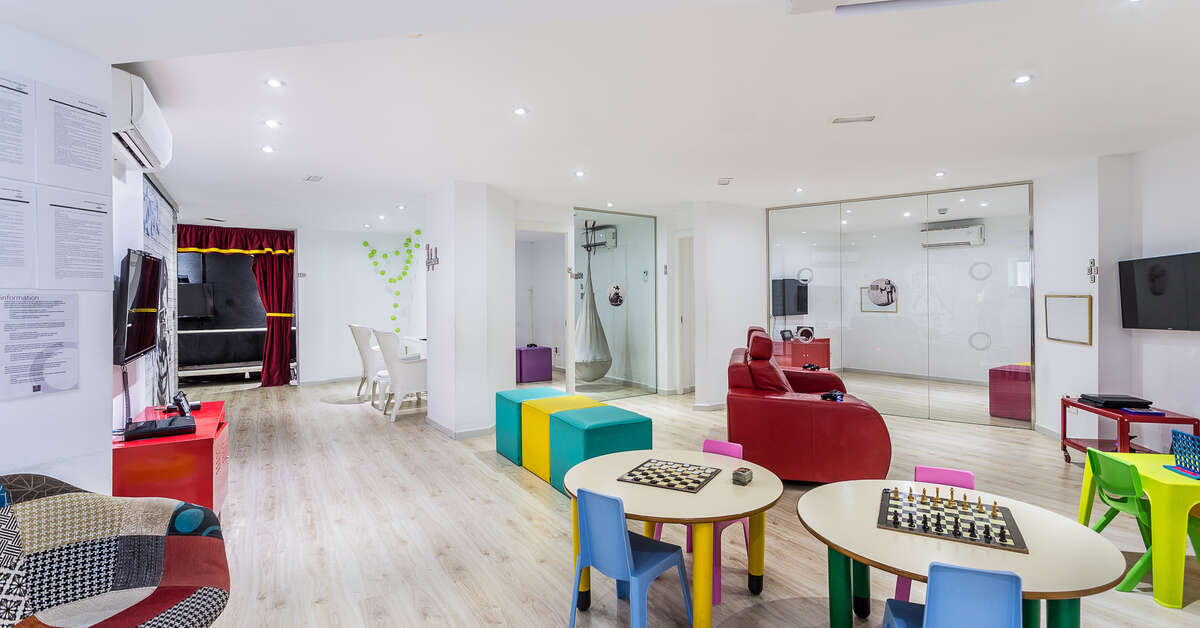 Ein Foto Fergus Style Cala Blanca Suites