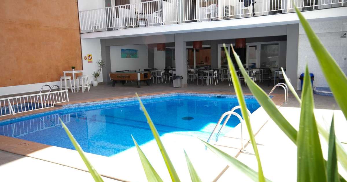 Een foto van het zwembad bij Teide Hotel