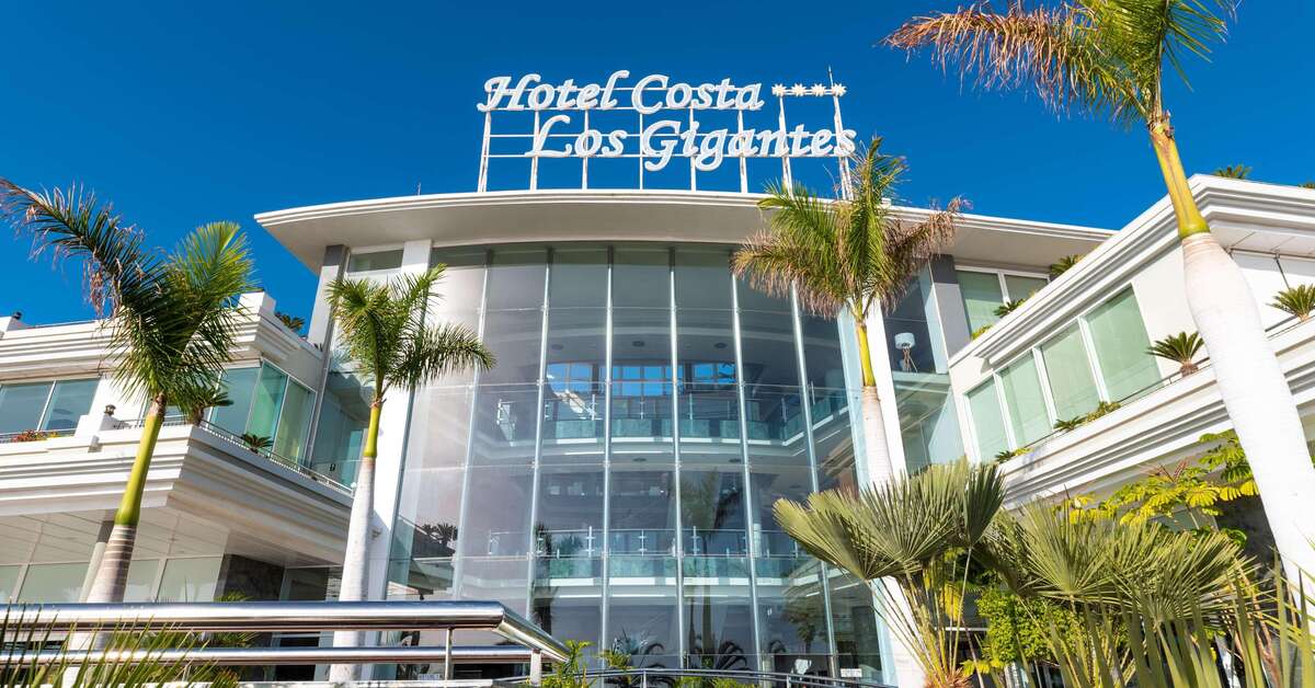 Een foto van de buitenkant van Landmar Hotel Costa Los Gigantes