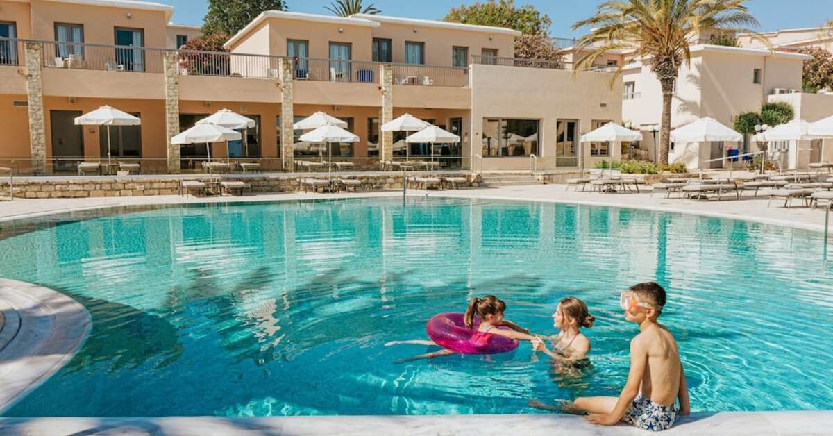 Ein Foto vom Pool im Louis St. Elias Resort & Waterpark