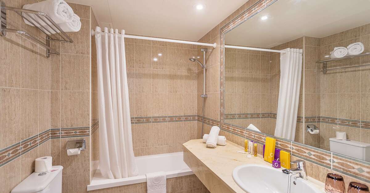 Ein Foto Fergus Style Cala Blanca Suites