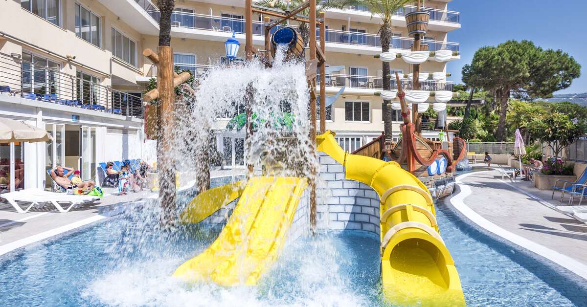 Een foto van het zwembad bij Hotel Oasis Park Splash