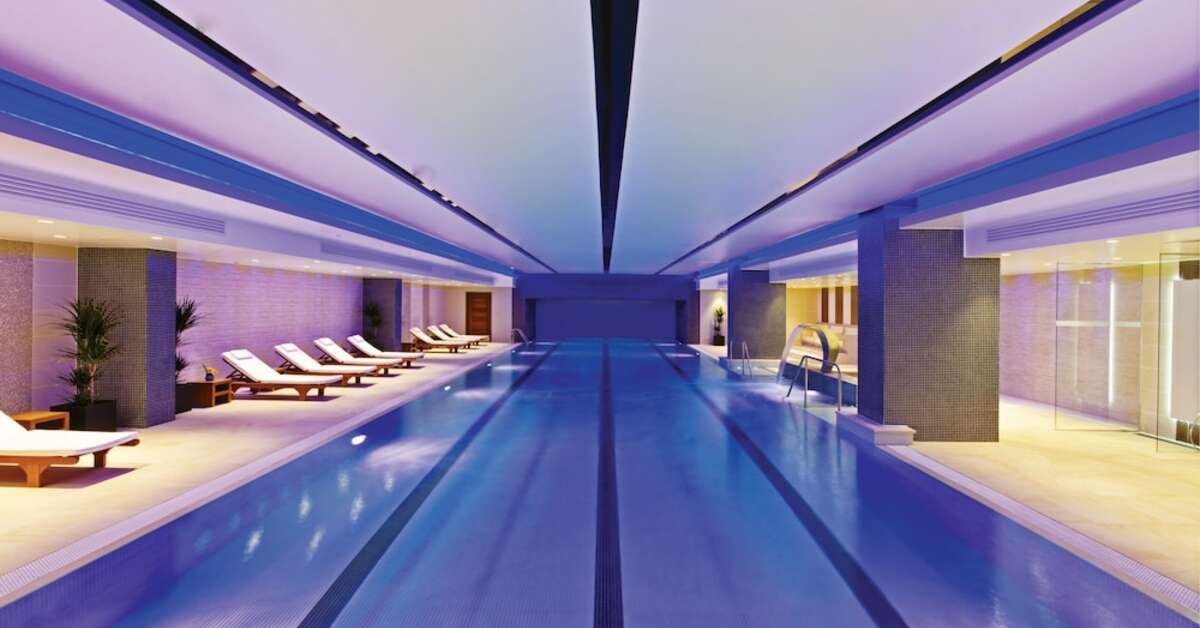 Een foto van het zwembad bij Leonardo Royal Hotel London Tower Bridge