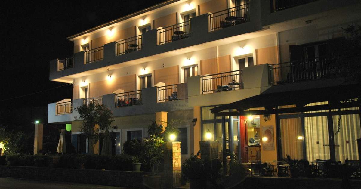 Een foto van de buitenkant van Kalypso Hotel Poros
