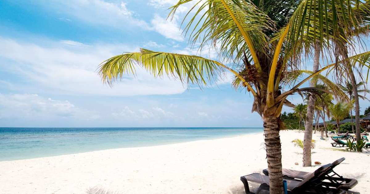 Een foto van het strand bij Kuredu Island Resort