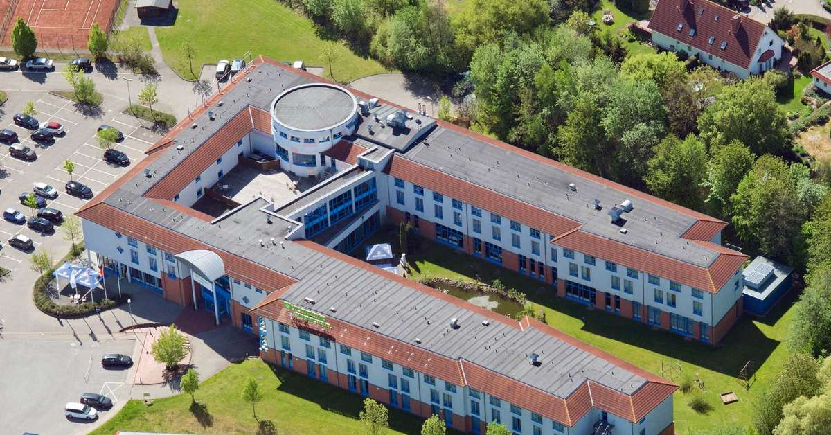 Een foto van de buitenkant van Wyndham Garden Wismar