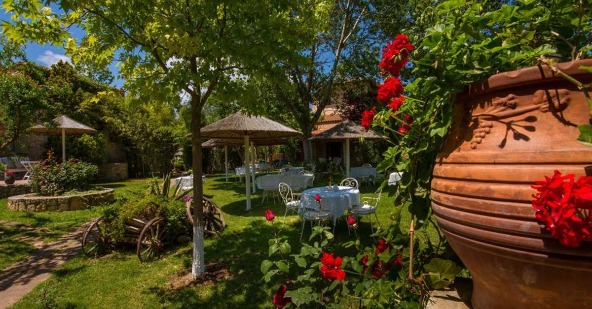 Een foto van het terras bij Petrino Eco Village