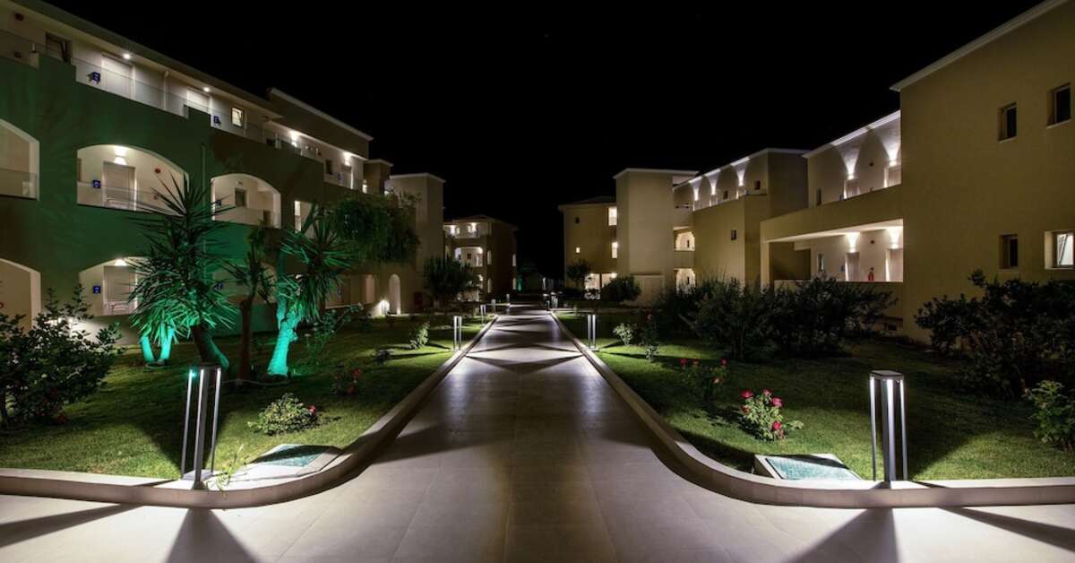 Een foto van de buitenkant van Vantaris Luxury Beach Resort