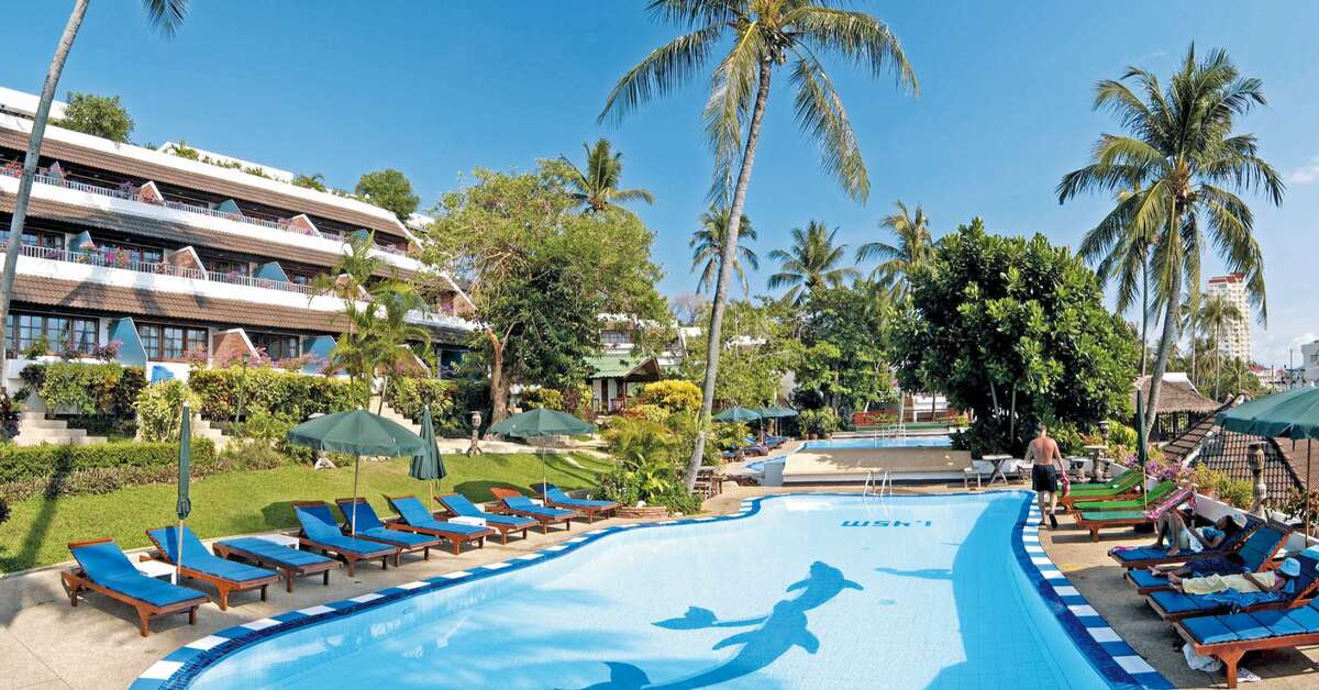 Een foto van het zwembad bij Best Western Phuket Ocean Resort