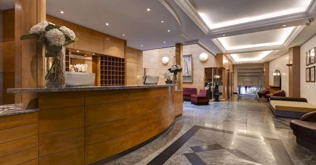 Een foto van het interieur van The Bastille Patio