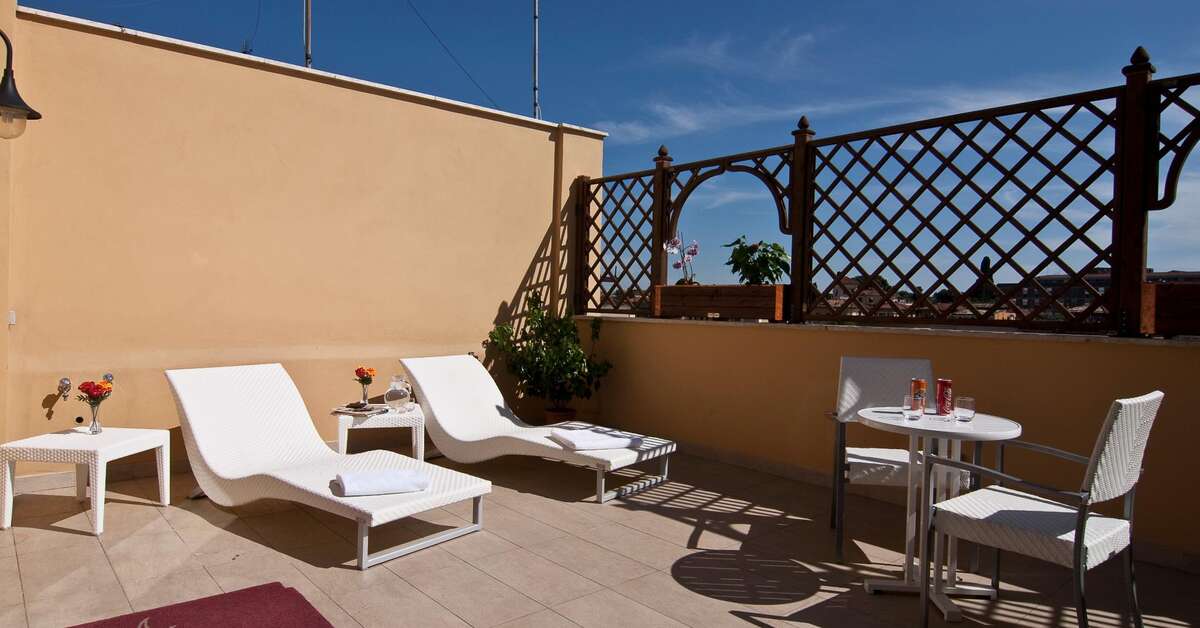 Een foto van het terras bij Hotel Best Roma