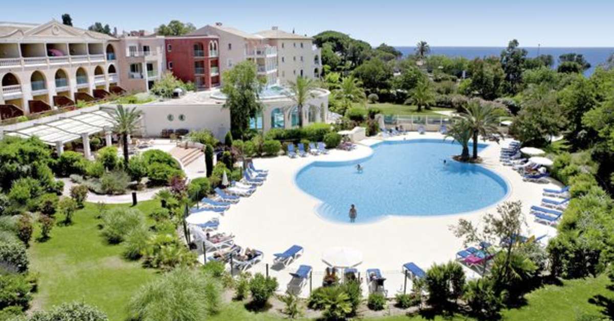 Een foto van het zwembad bij Pierre & Vacances Residence Les Calanques des Issambres