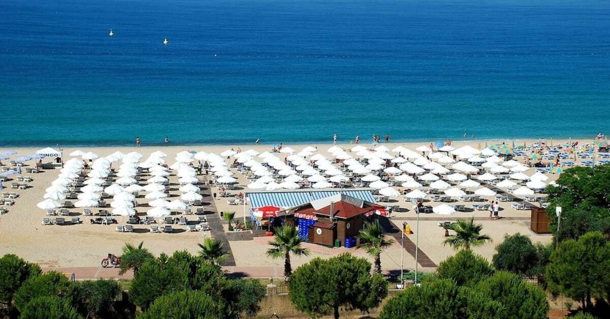 Een foto van het strand bij Time Beach Hotel