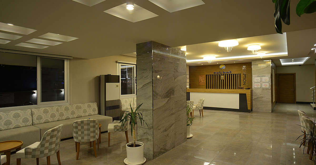 Een foto van het interieur van Maris Beach Hotel