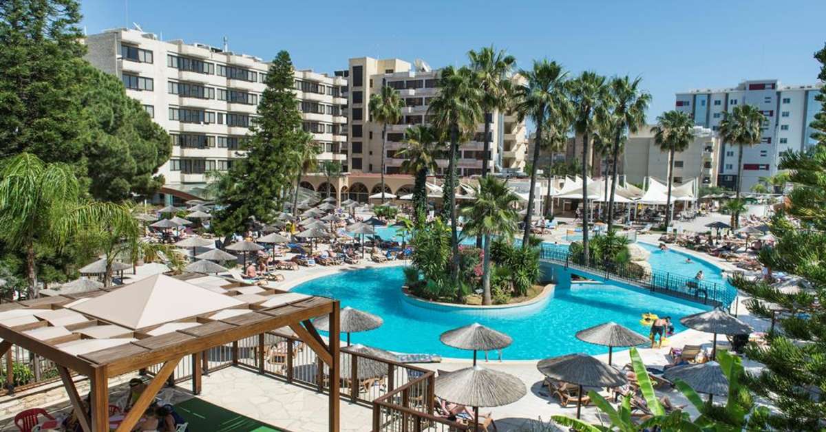 Een foto van het zwembad bij Atlantica Oasis Hotel