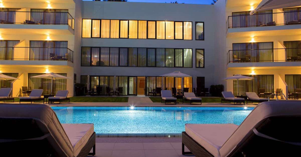 Een foto van het zwembad bij Vila Gale Collection Palacio dos Arcos