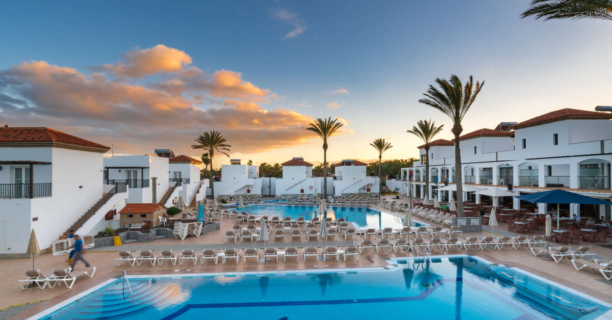 Een foto van het zwembad bij Broncemar Beach Aparthotel