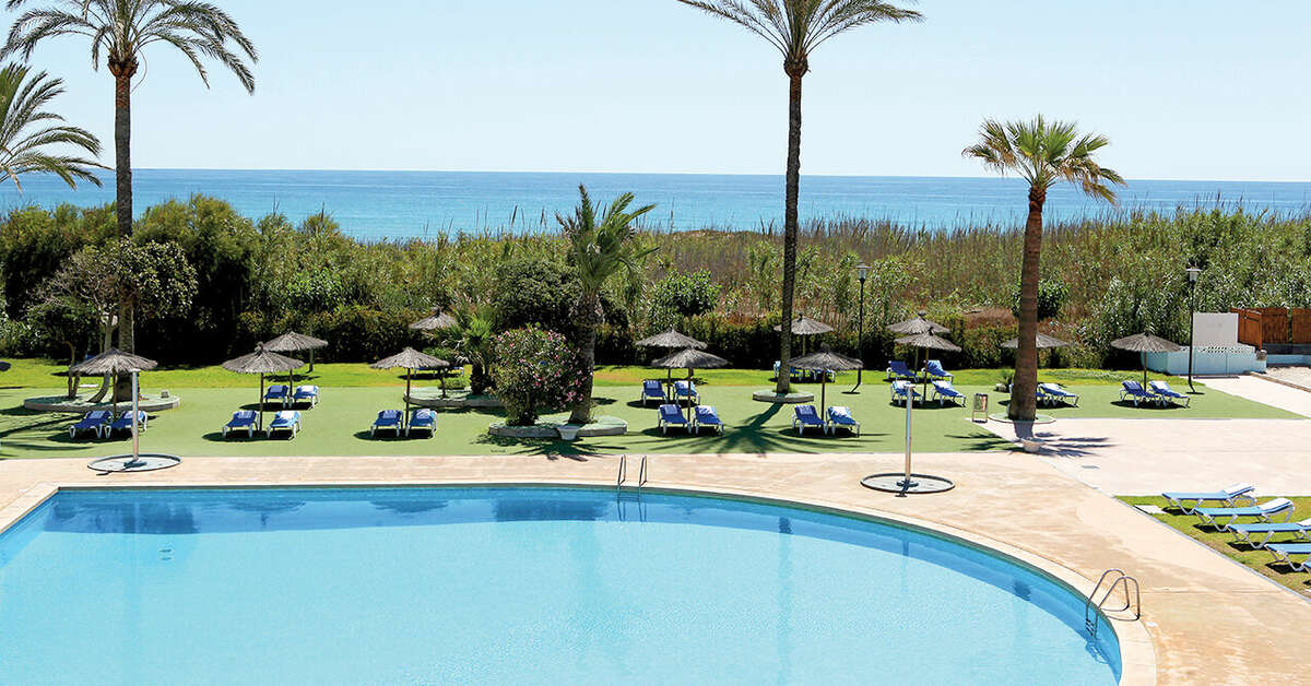 Een foto van het zwembad bij Hotel Playas de Guardamar