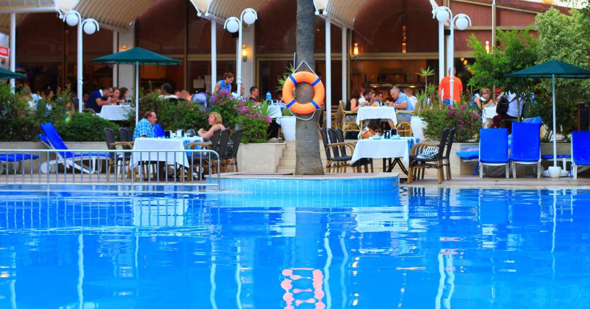 Een foto van het zwembad bij Hotel Kaya Maris
