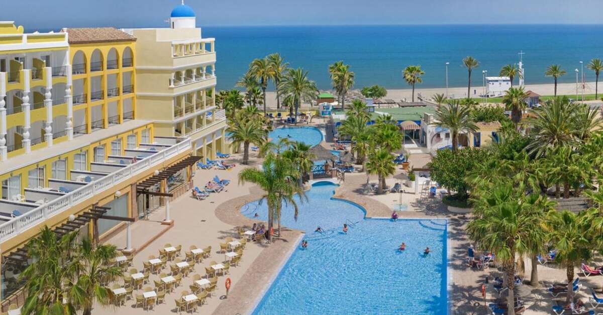 Een foto van het zwembad bij Mediterraneo Bay Hotel & Resort