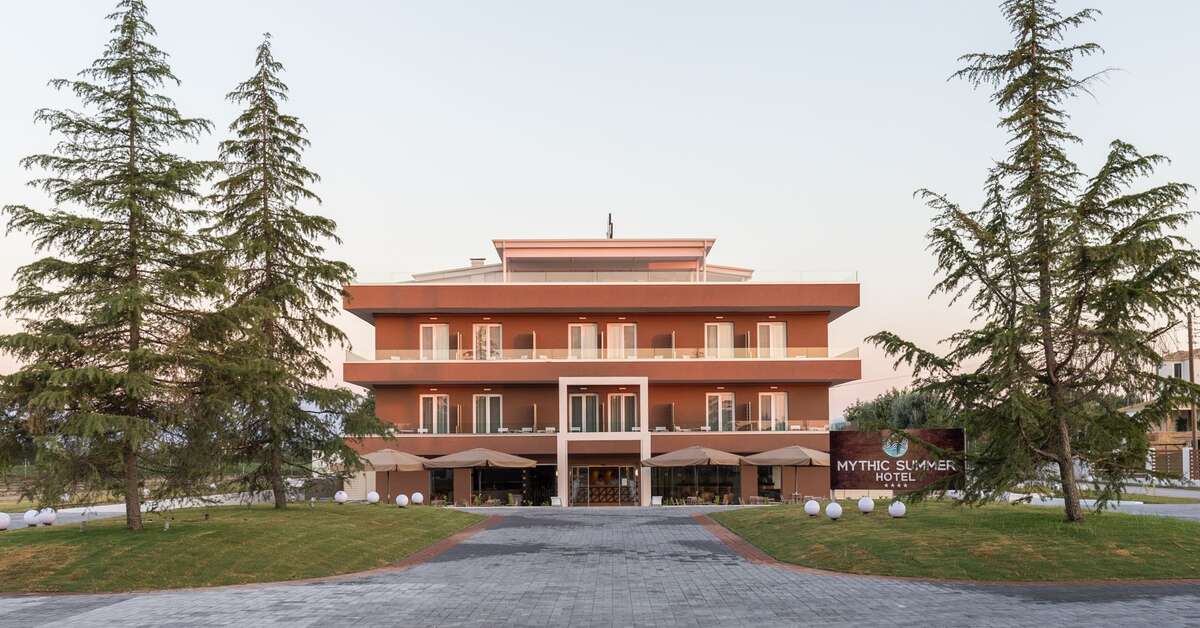 Een foto van de buitenkant van Mythic Summer Hotel
