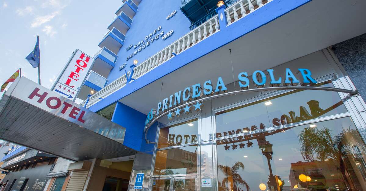 Een foto van de buitenkant van Hotel Princesa Solar