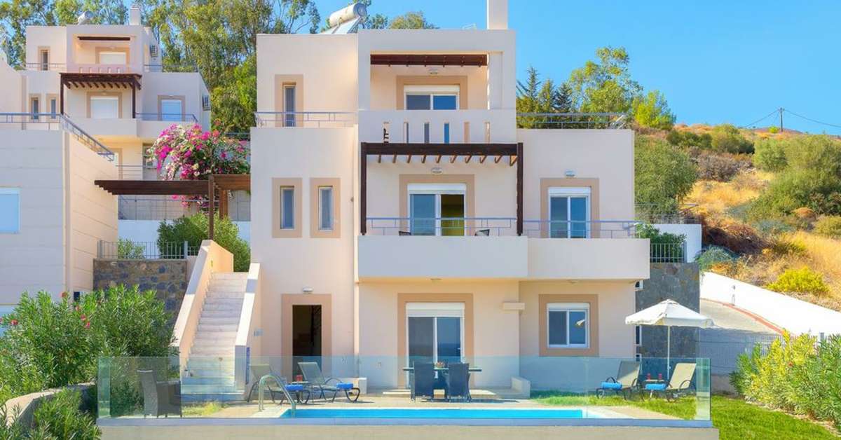 Een foto van de buitenkant van Athoniki Villas