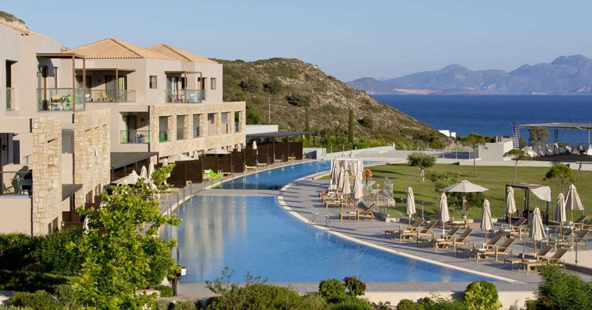 Een foto van het zwembad bij Blue Lagoon Village