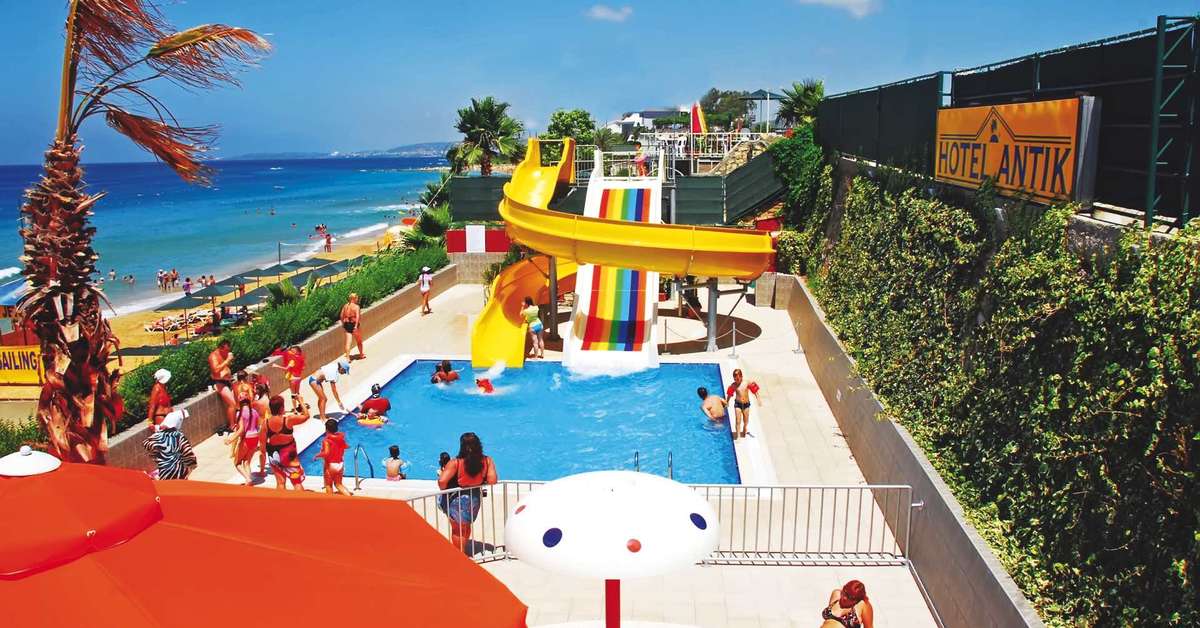 Ein Foto vom Pool im Antik Garden Hotel