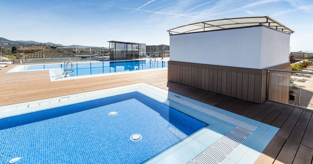 Een foto van het zwembad bij Appartementen Condado