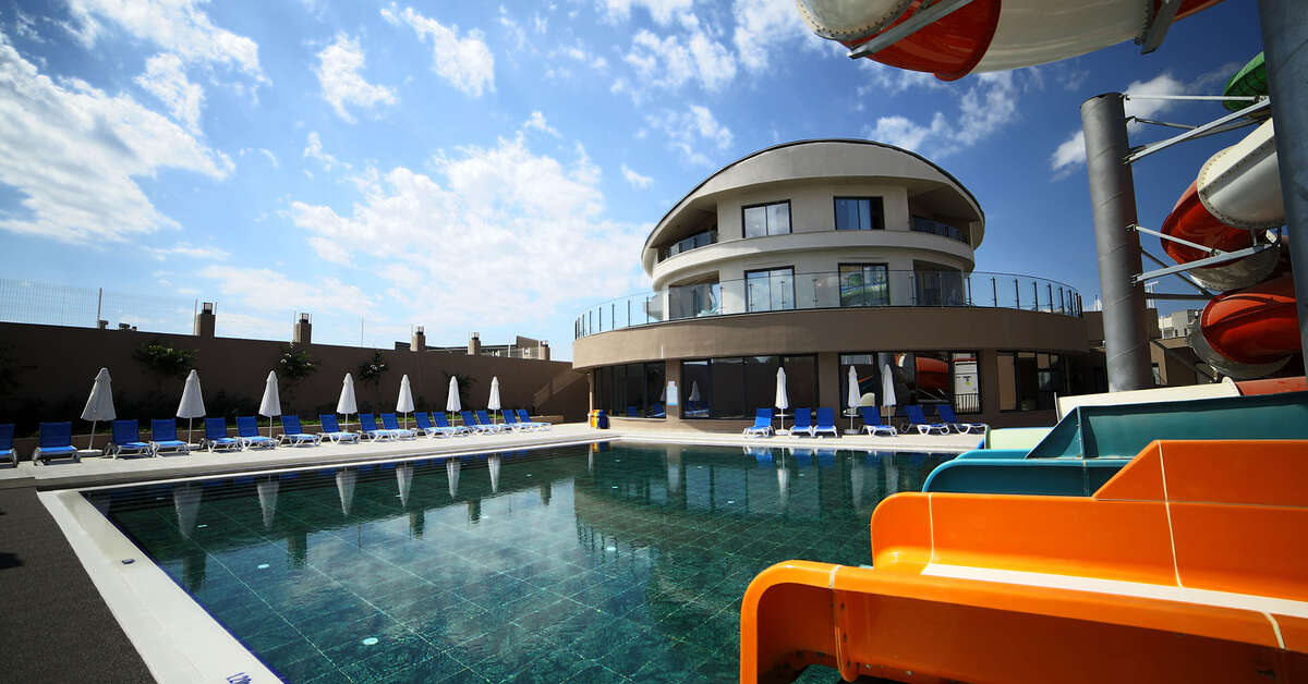 Een foto van het zwembad bij Aletris Deluxe Hotel & Spa