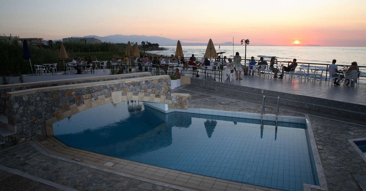 Ein Foto vom Pool im Dedalos Beach Hotel