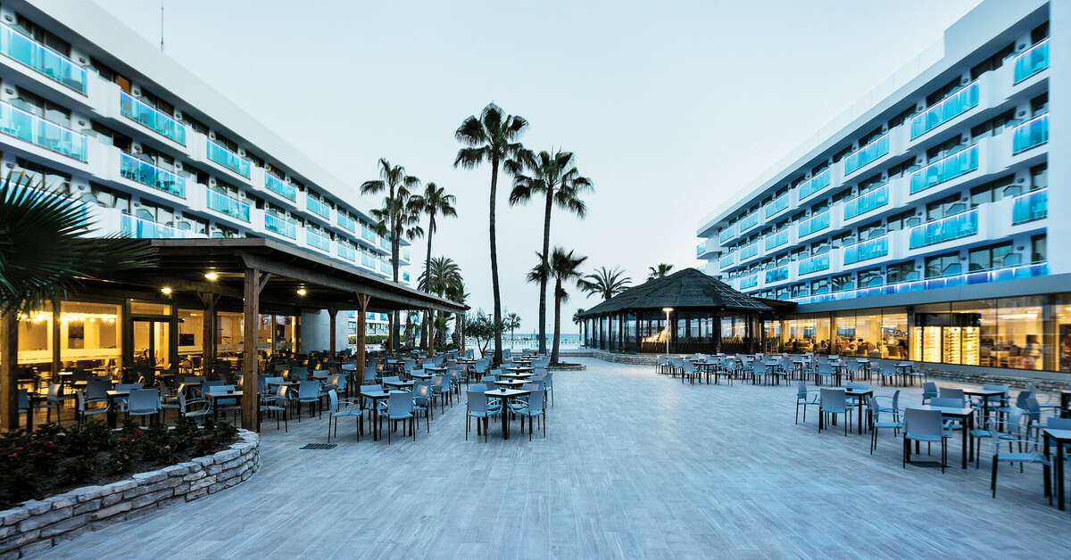 Een foto van het terras bij Best Maritim