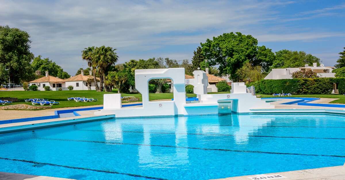 Een foto van het zwembad bij Pedras d'el Rei Resort
