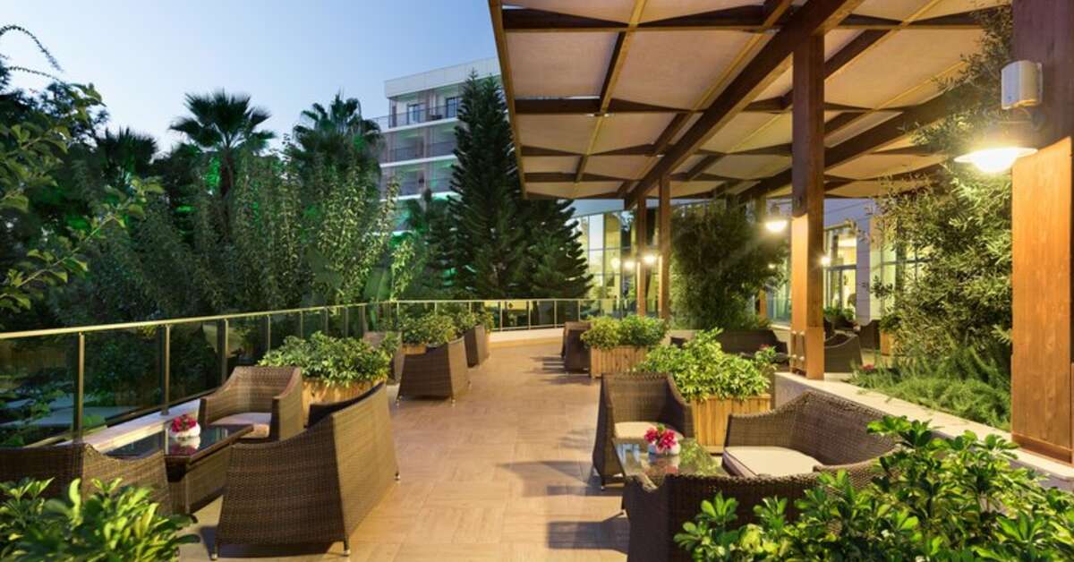 Een foto van het terras bij Rixos Beldibi