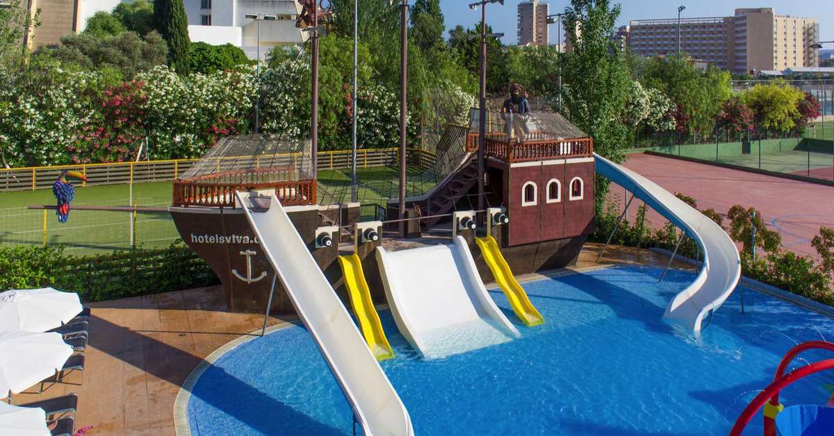 Een foto van het zwembad bij Hotel Zafiro Palmanova
