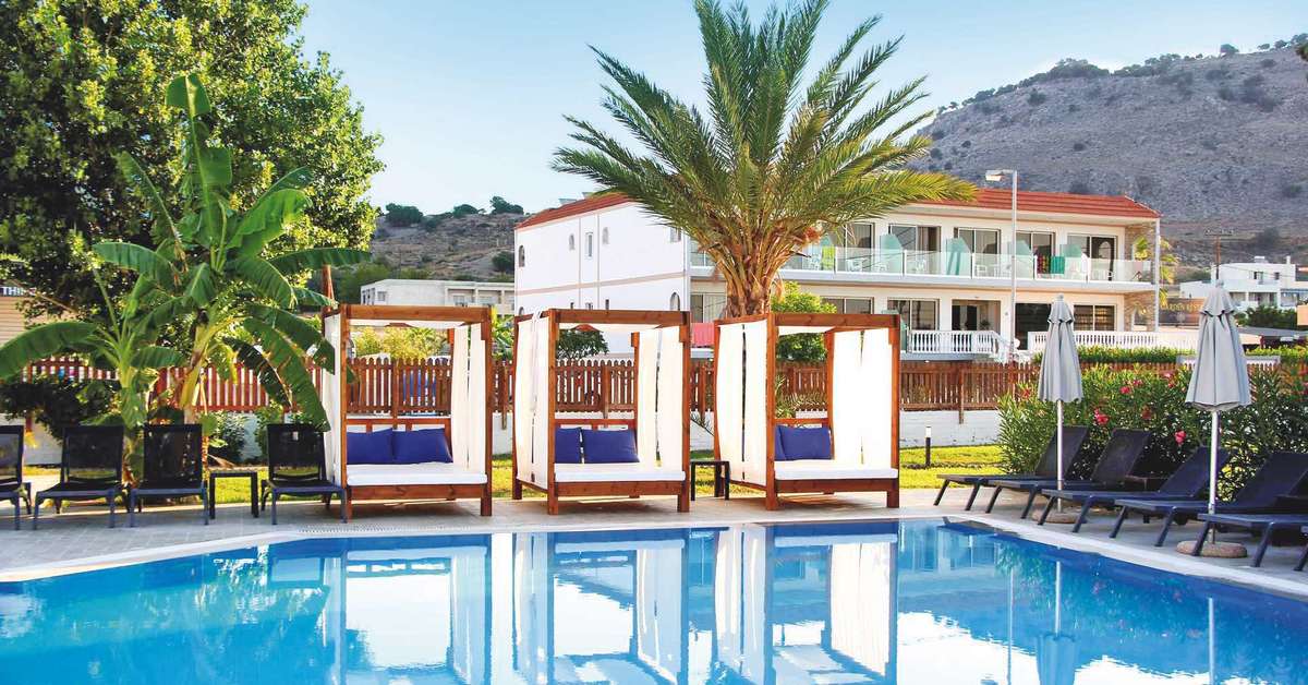 Een foto van het zwembad bij Belmare Hotel